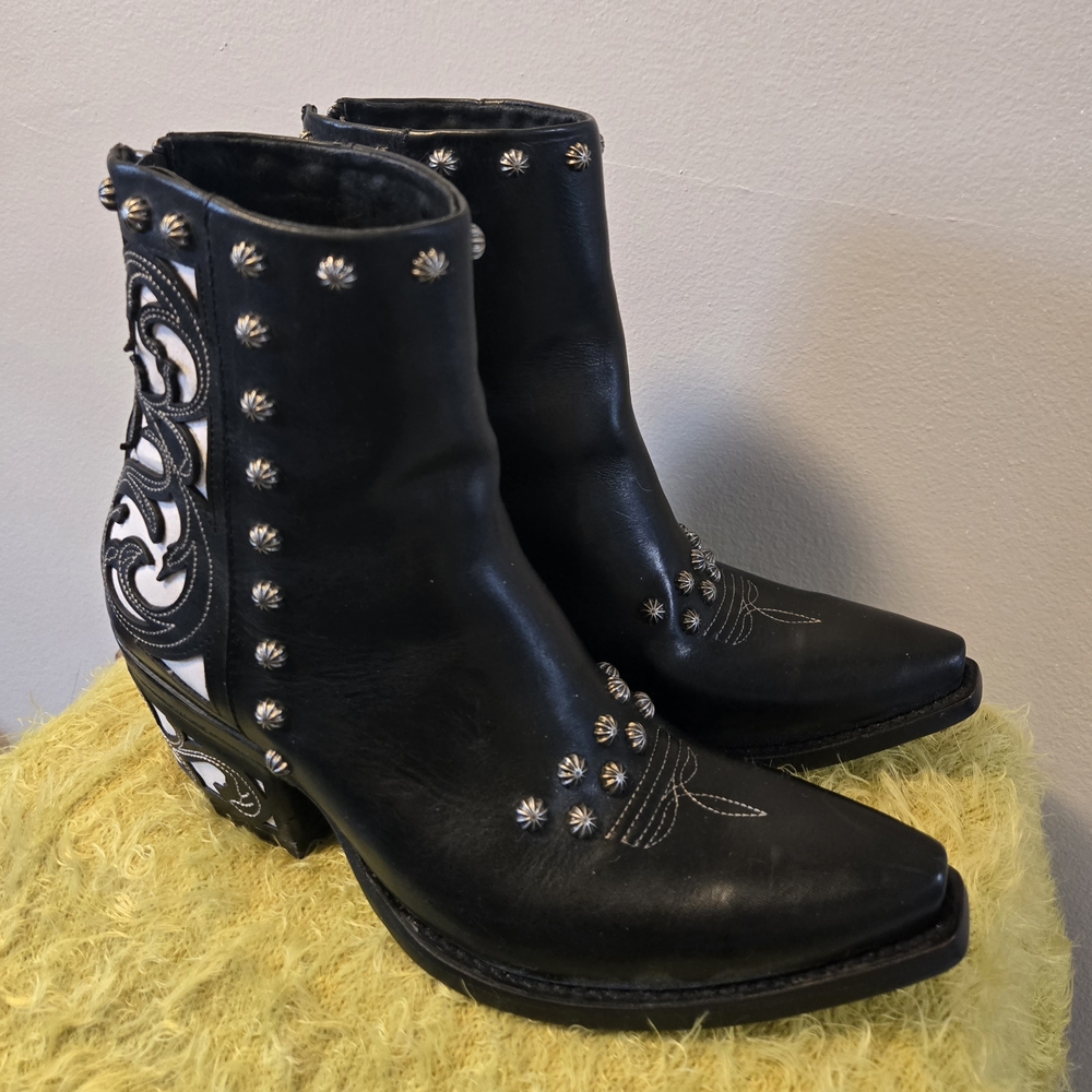 ARIAT Diva Black & White Leather Sexy Ladies Western Studs Ankle Boots Booties 8 - Picture 9 of 16